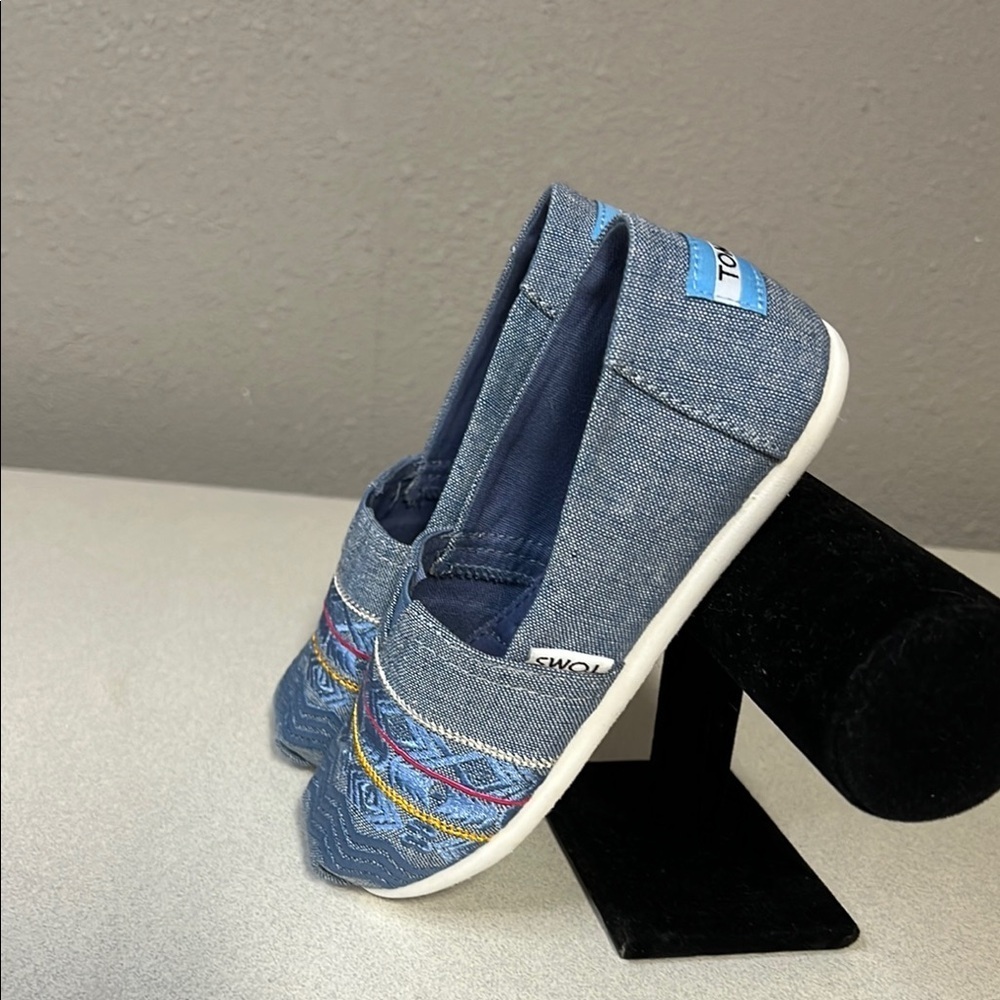 Toms Blue and Pink Flats with Bohemian Patterns - Picture 2 of 5